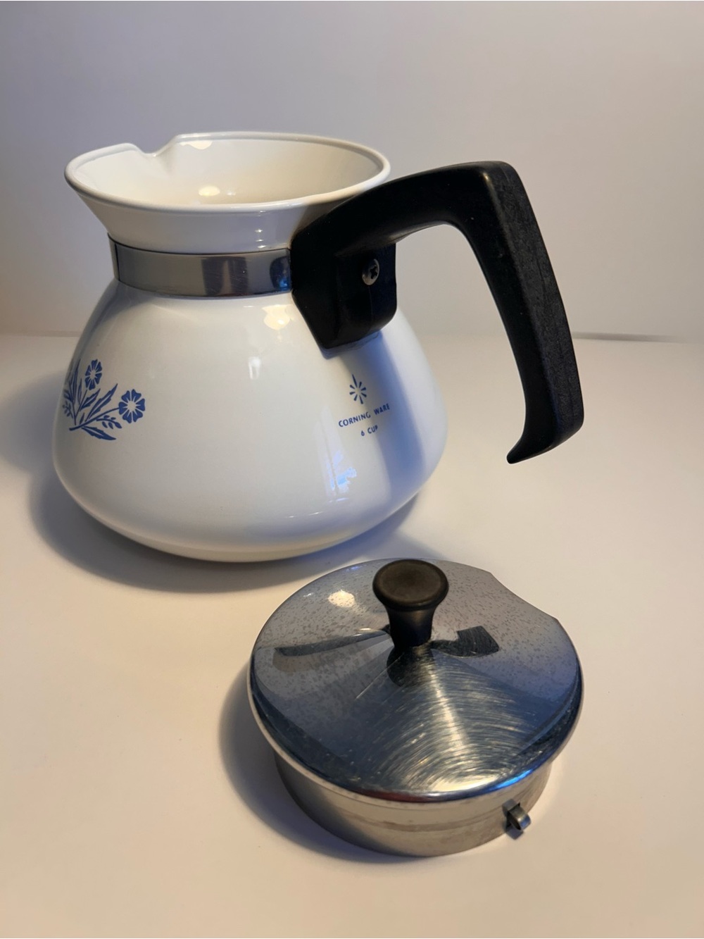 Vintage Corning Ware Blue Cornflower 6 Cup Tea Pot with Metal Lid - Picture 4 of 12